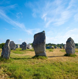 Menhire eines Steinreihenfeldes