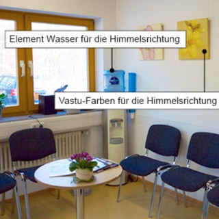 Blick in das Wartezimmer Flur Arztpraxis