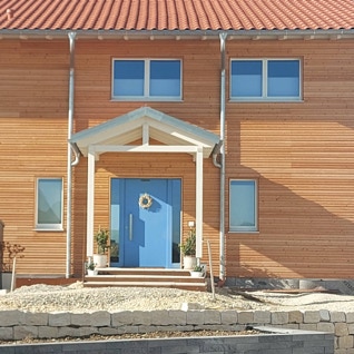 Eingangsbereich eine Vastu-Neubaus eines Einfamilienhauses