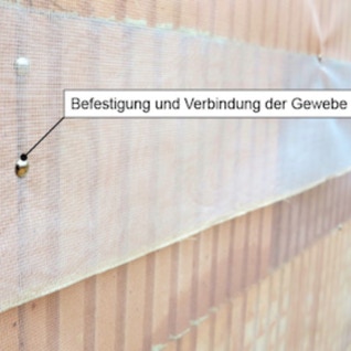 Detail der Wand-Abschirmung mit Abschirmgewebe am rohen Mauerwerk zumNachbargebäude